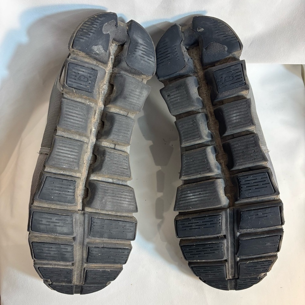 ON CLOUD Sz 10.5 Running Men's Gray Shoes Elastic Laces cushioned Sole - Picture 8 of 9